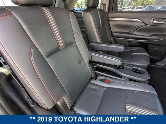 Used 2019 Toyota Highlander SE w/ Carpet Mat Package (TMS) image 22