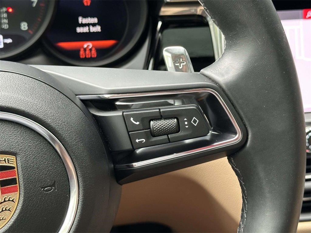 Certified 2025 Porsche Macan image 22