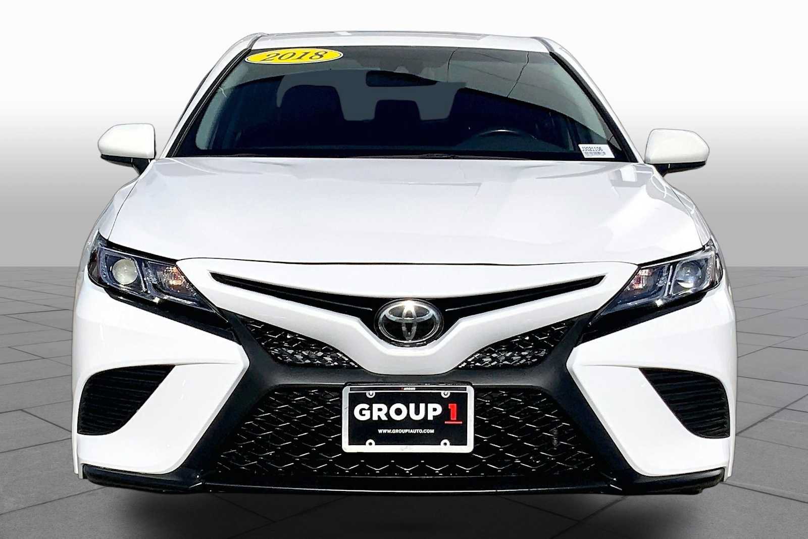 Used 2018 Toyota Camry SE FWD image 3