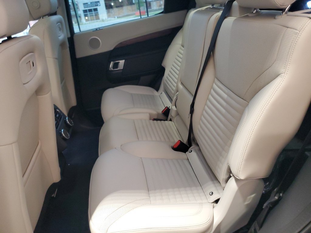 New 2026 Land Rover Discovery Dynamic SE AWD/4WD image 33