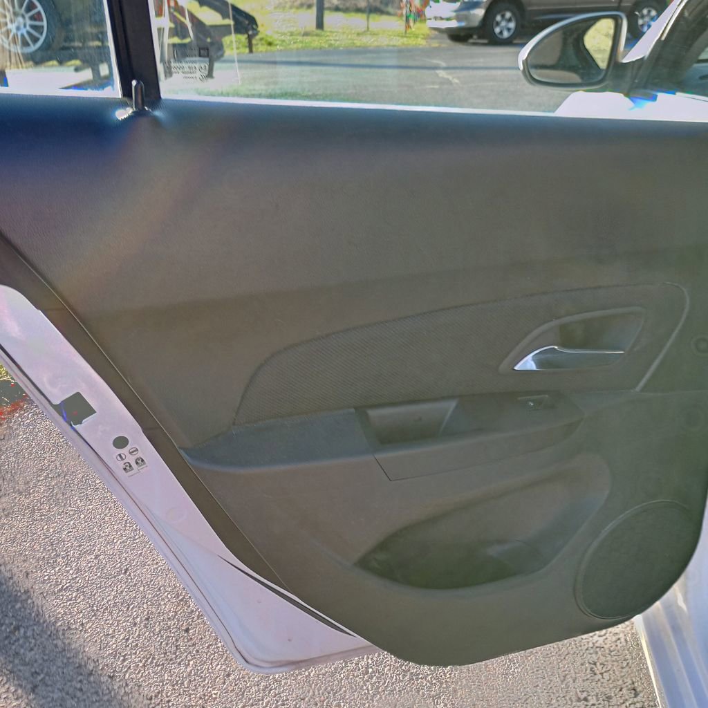 Used 2016 Chevrolet Cruze LT image 16