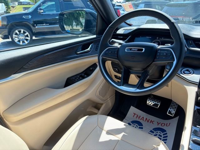 Used 2025 Jeep Grand Cherokee Limited w/ Luxury Tech Group II AWD/4WD image 32