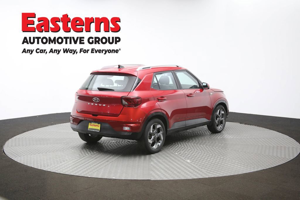 Used 2022 Hyundai Venue Limited image 40