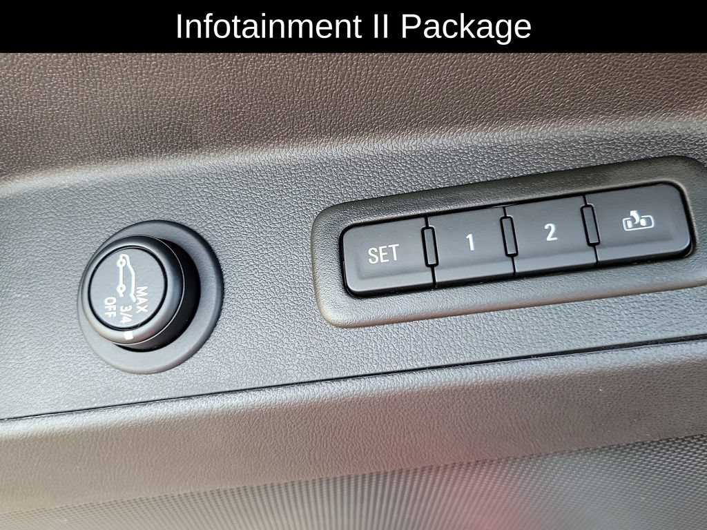 Used 2024 Chevrolet Equinox Premier AWD/4WD image 12