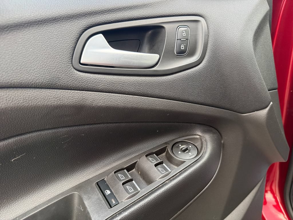 Used 2019 Ford Escape SE FWD image 19