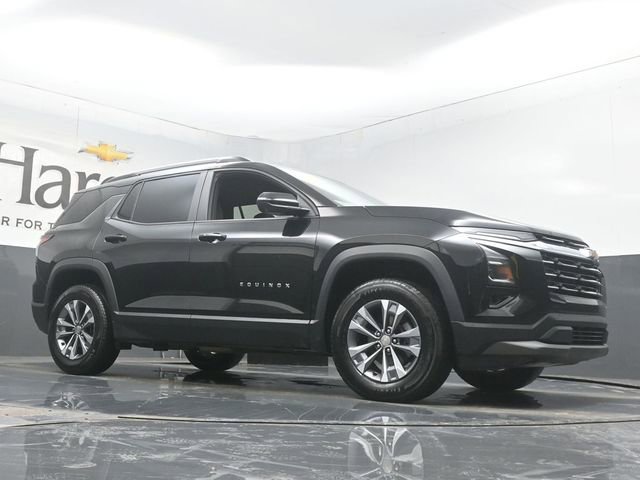 Used 2025 Chevrolet Equinox LT w/ Convenience Package II image 2