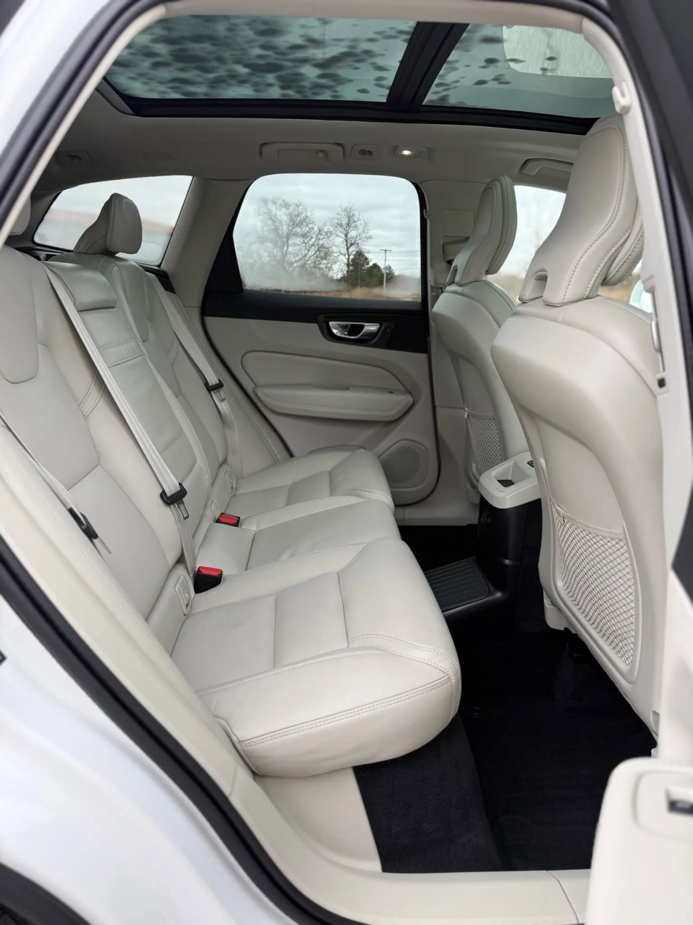 Used 2022 Volvo XC60 T8 Inscription w/ Advanced Package image 16