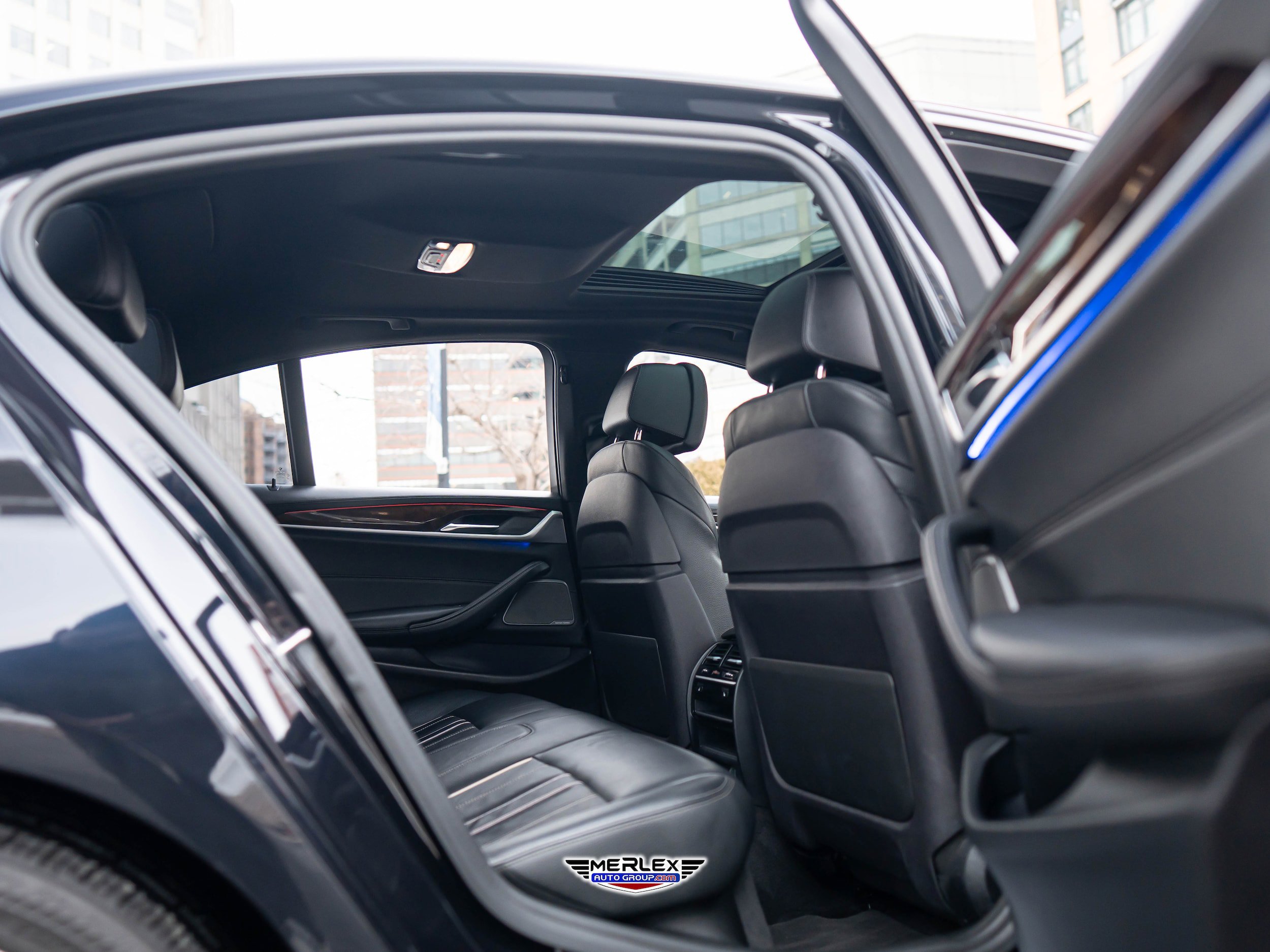 Used 2018 BMW 540i xDrive w/ M Sport Package image 19