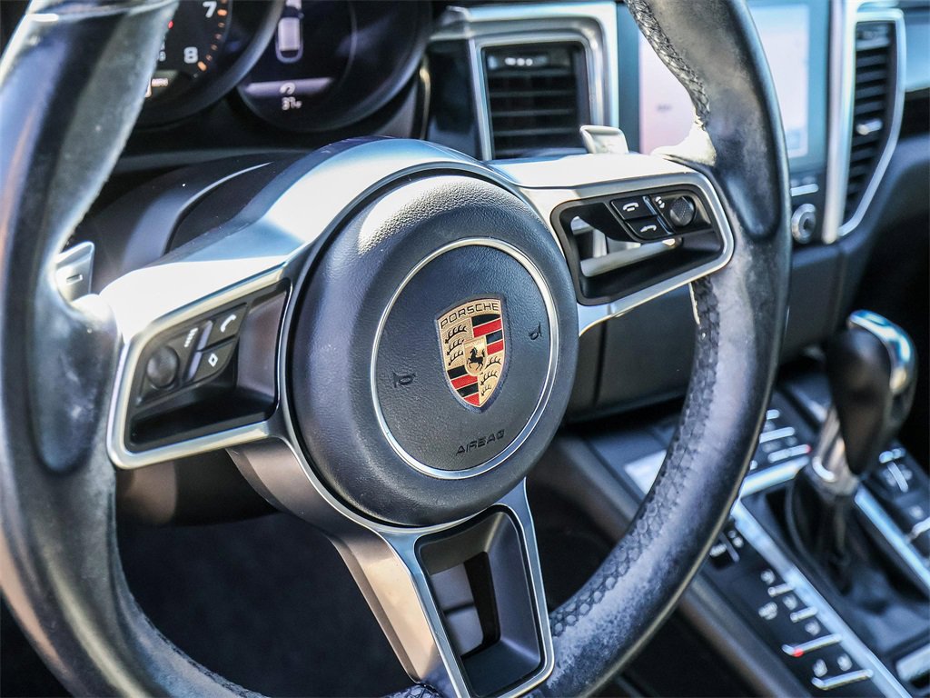 Used 2018 Porsche Macan Base image 28