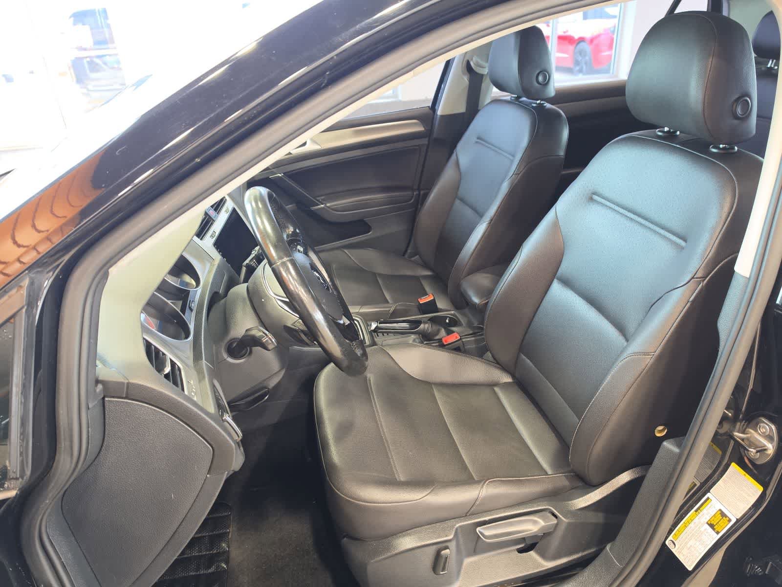 Used 2015 Volkswagen Golf TDI S FWD image 13