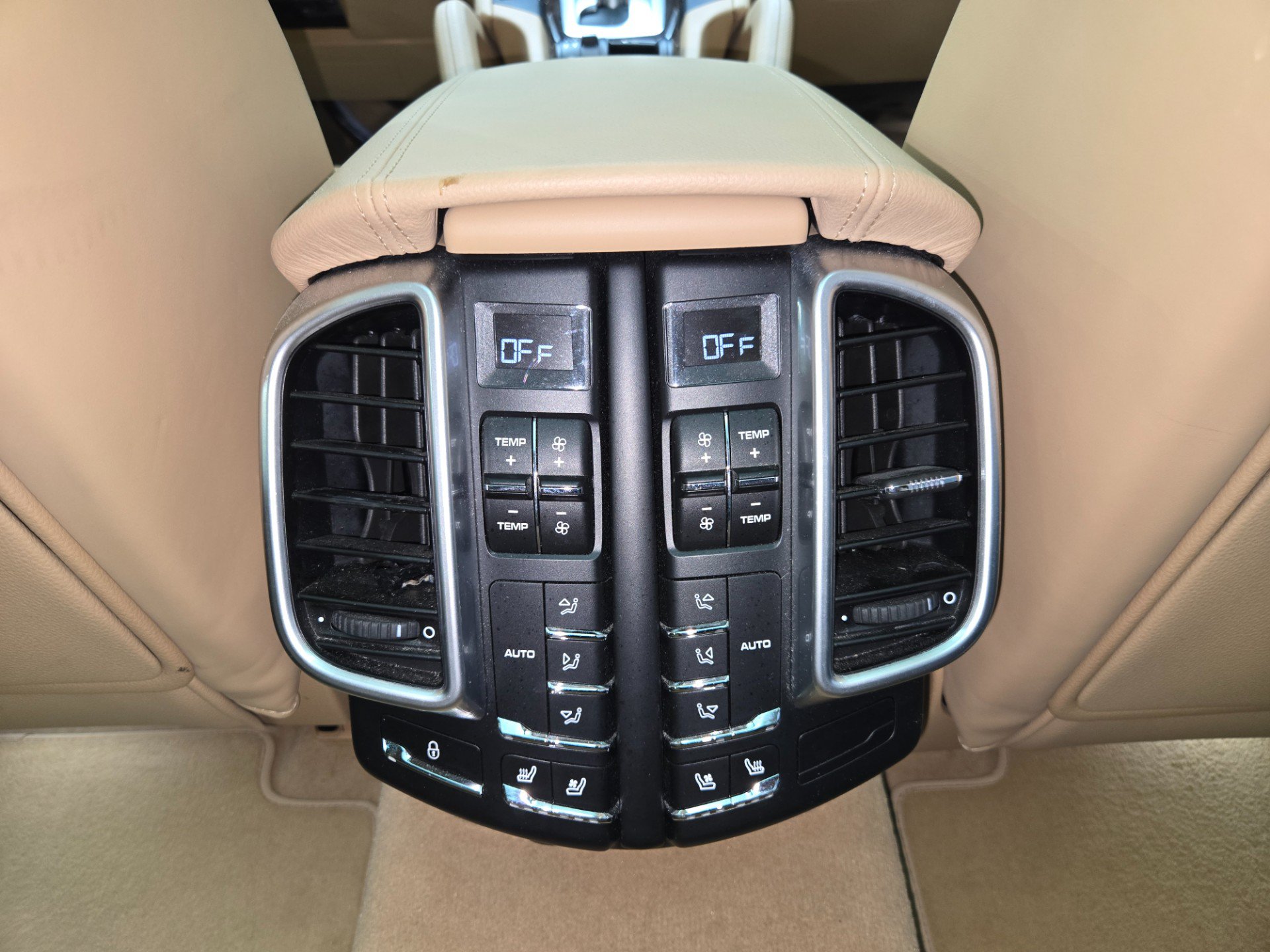 Used 2017 Porsche Cayenne S AWD/4WD image 16