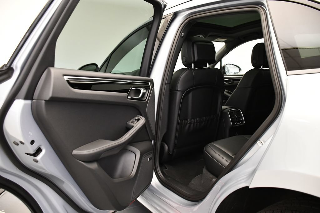 Certified 2026 Porsche Macan Turbo AWD/4WD image 45