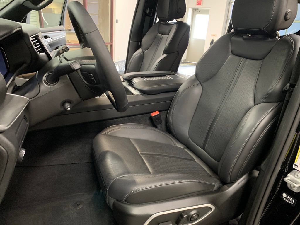 Certified 2025 Jeep Wagoneer Series II AWD/4WD image 22