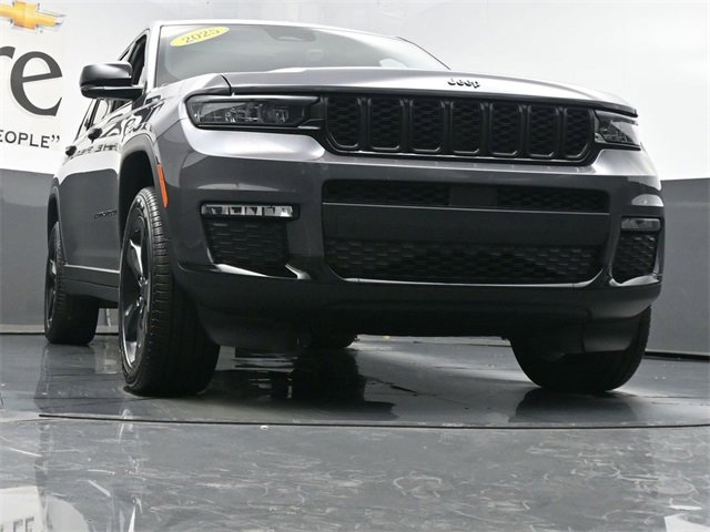 Used 2025 Jeep Grand Cherokee L Limited w/ Black Appearance Package image 3
