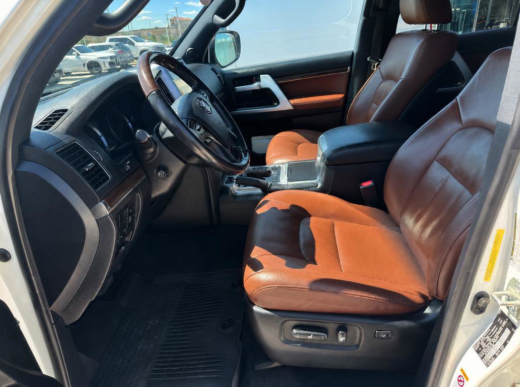 Used 2018 Toyota Land Cruiser AWD/4WD image 4