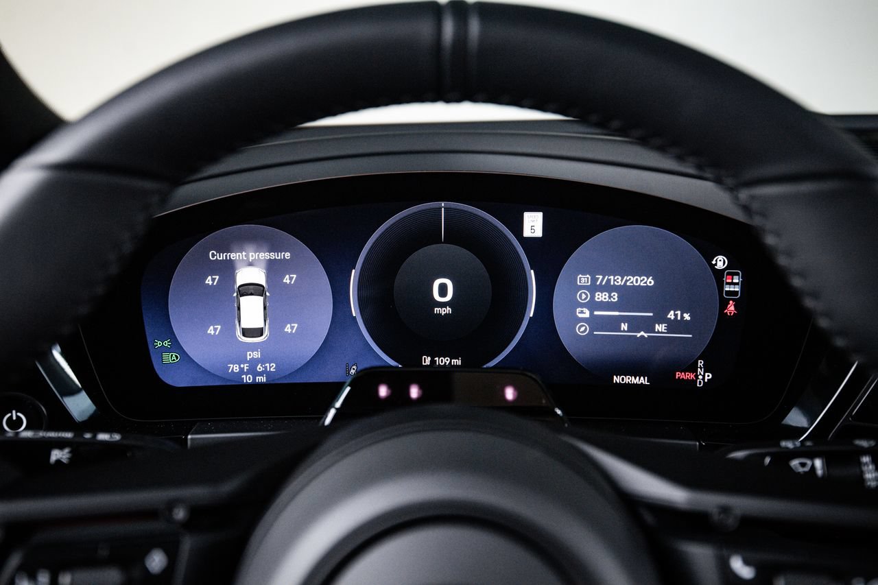 New 2026 Porsche Macan Electric RWD image 15