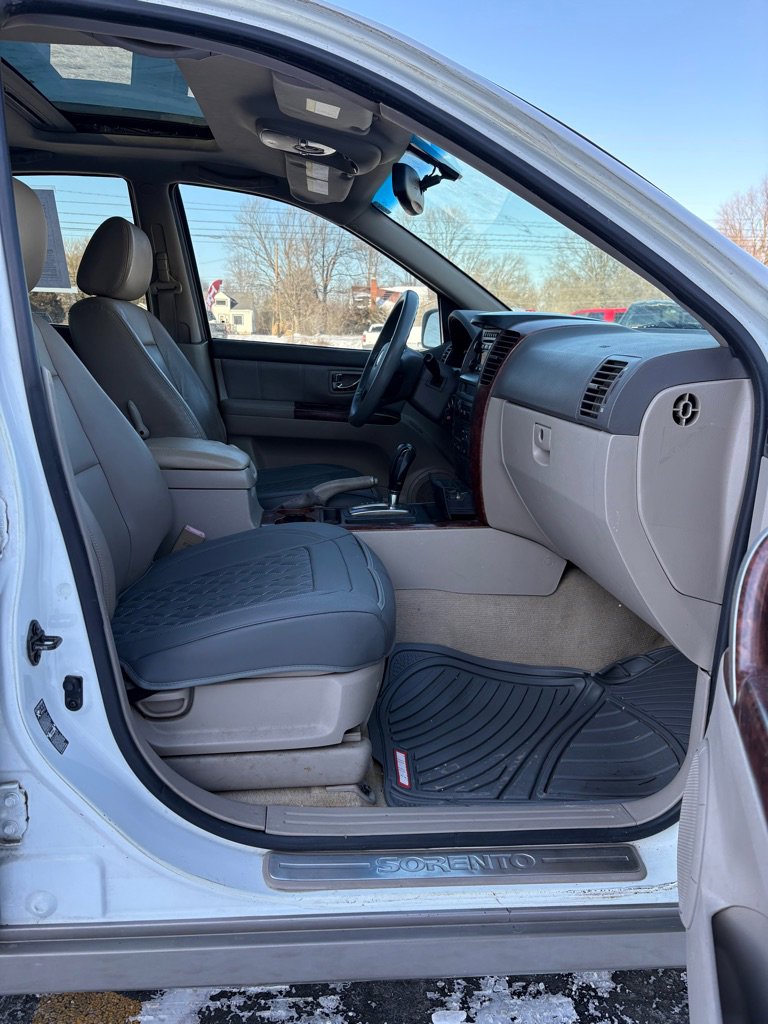 Used 2004 Kia Sorento EX image 11