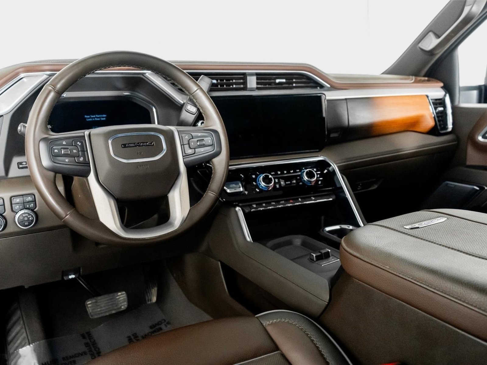 Used 2025 GMC Sierra 3500 Denali w/ Denali Reserve Package image 2