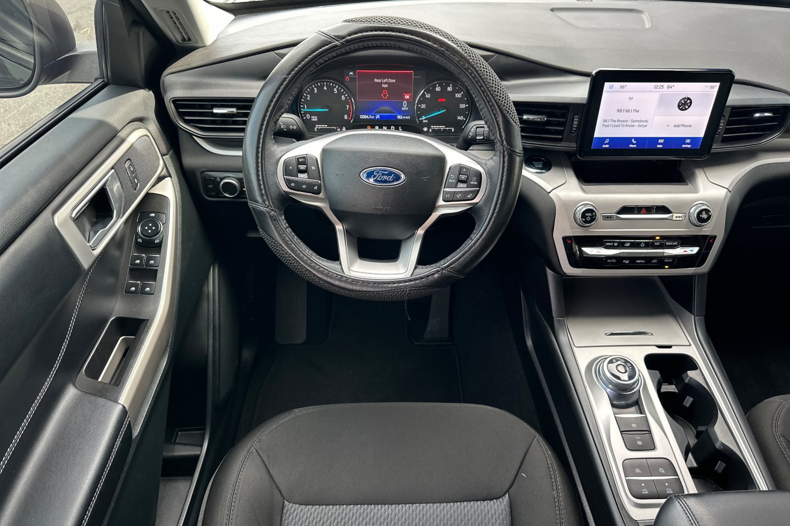 Used 2024 Ford Explorer XLT RWD image 19