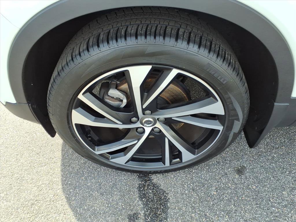 Used 2021 Volvo XC40 T5 R-Design w/ Climate Package image 11