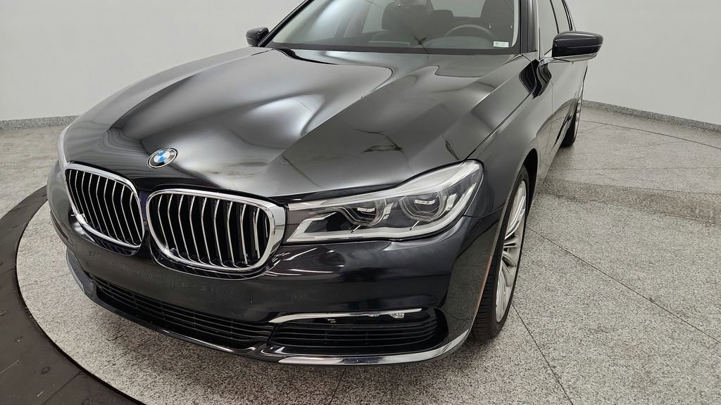 Used 2018 BMW 750i xDrive image 10