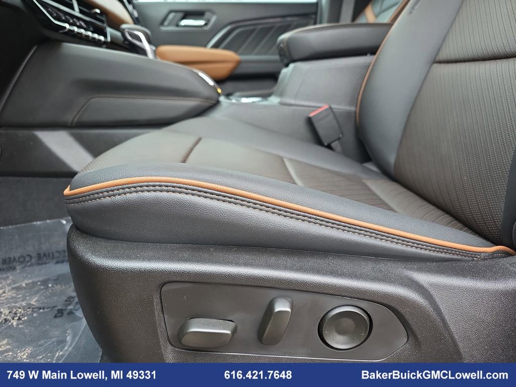 Used 2025 GMC Canyon AT4 w/ Nightfall Edition image 28