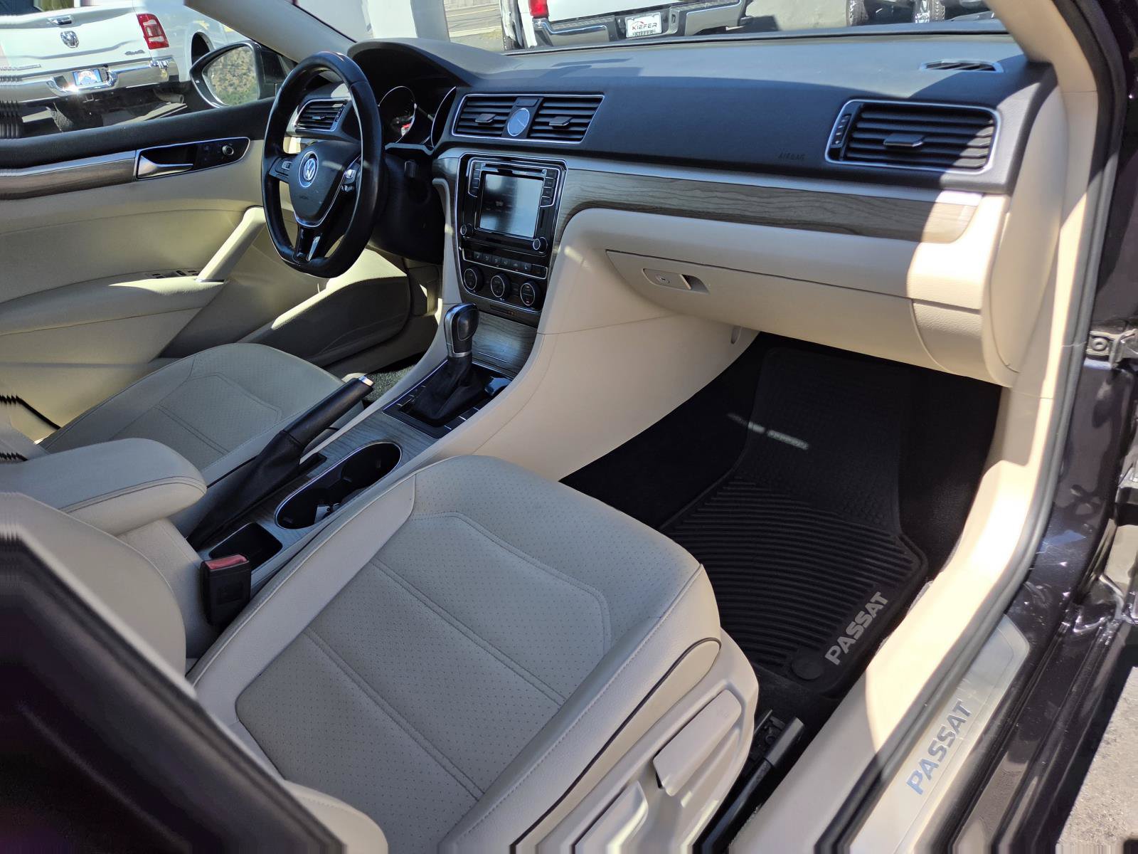 Used 2017 Volkswagen Passat 1.8T SE FWD image 20