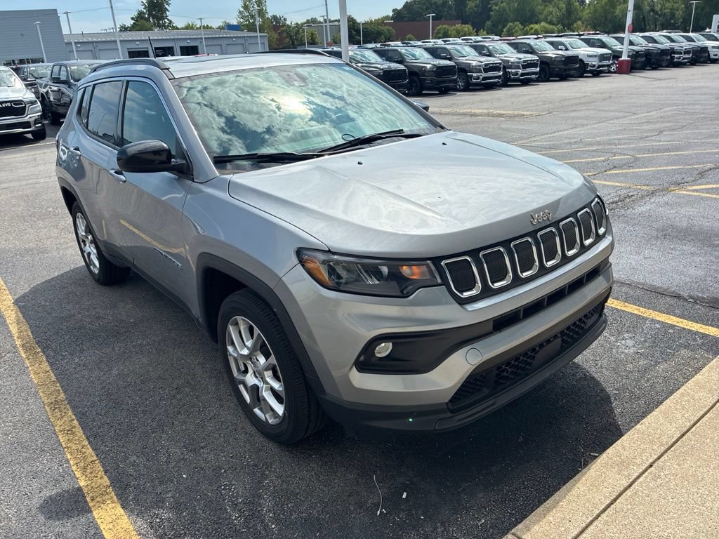 Certified 2022 Jeep Compass Latitude w/ Sun and Sound Group AWD/4WD image 1