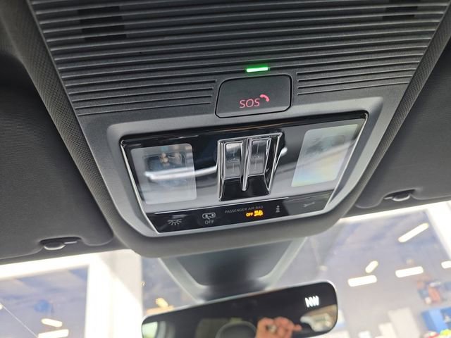 Used 2025 Volkswagen Atlas Cross Sport SEL Premium R-Line image 11