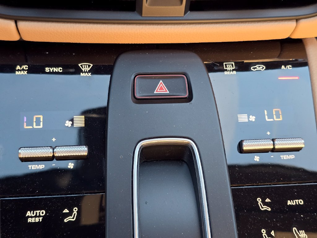 Used 2025 Porsche Macan AWD/4WD image 29