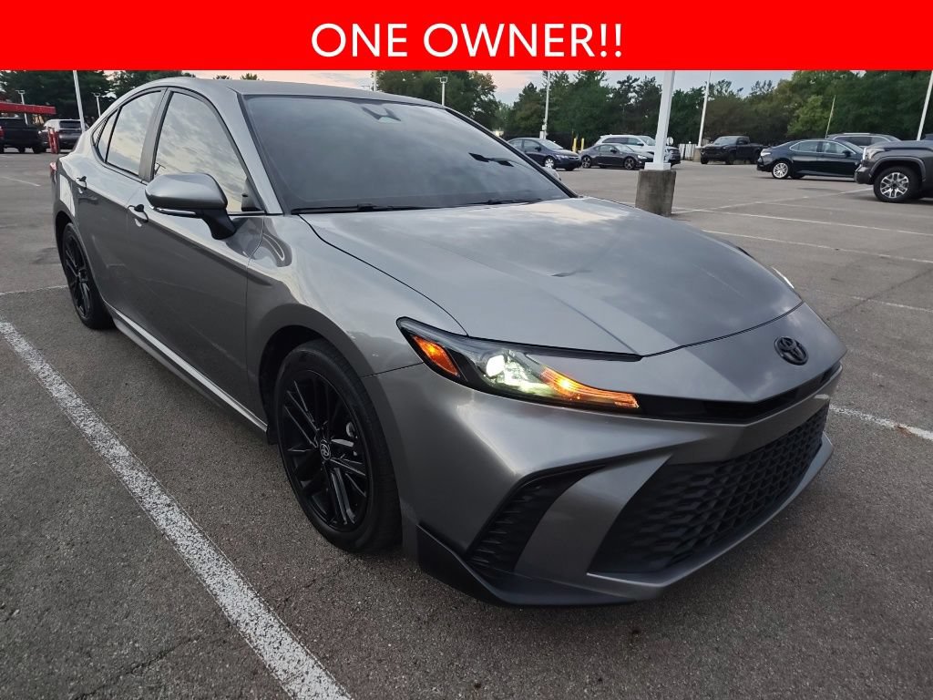 Used 2025 Toyota Camry SE FWD image 3
