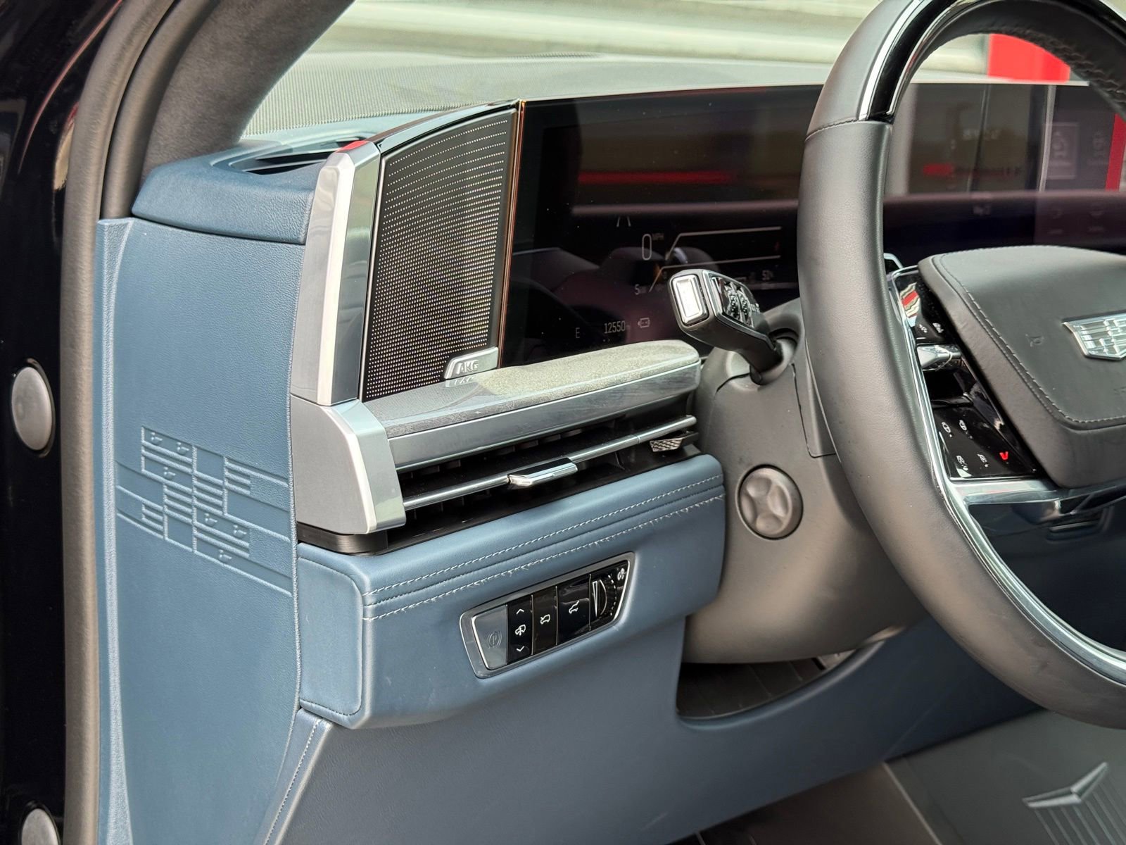 Used 2025 Cadillac Escalade IQ Luxury 2 w/ LPO, Premium Carpet Package AWD/4WD image 15
