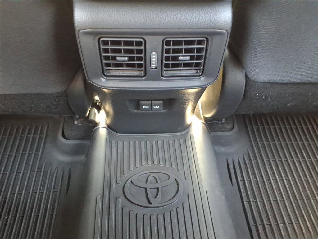 Used 2022 Toyota RAV4 SE image 20