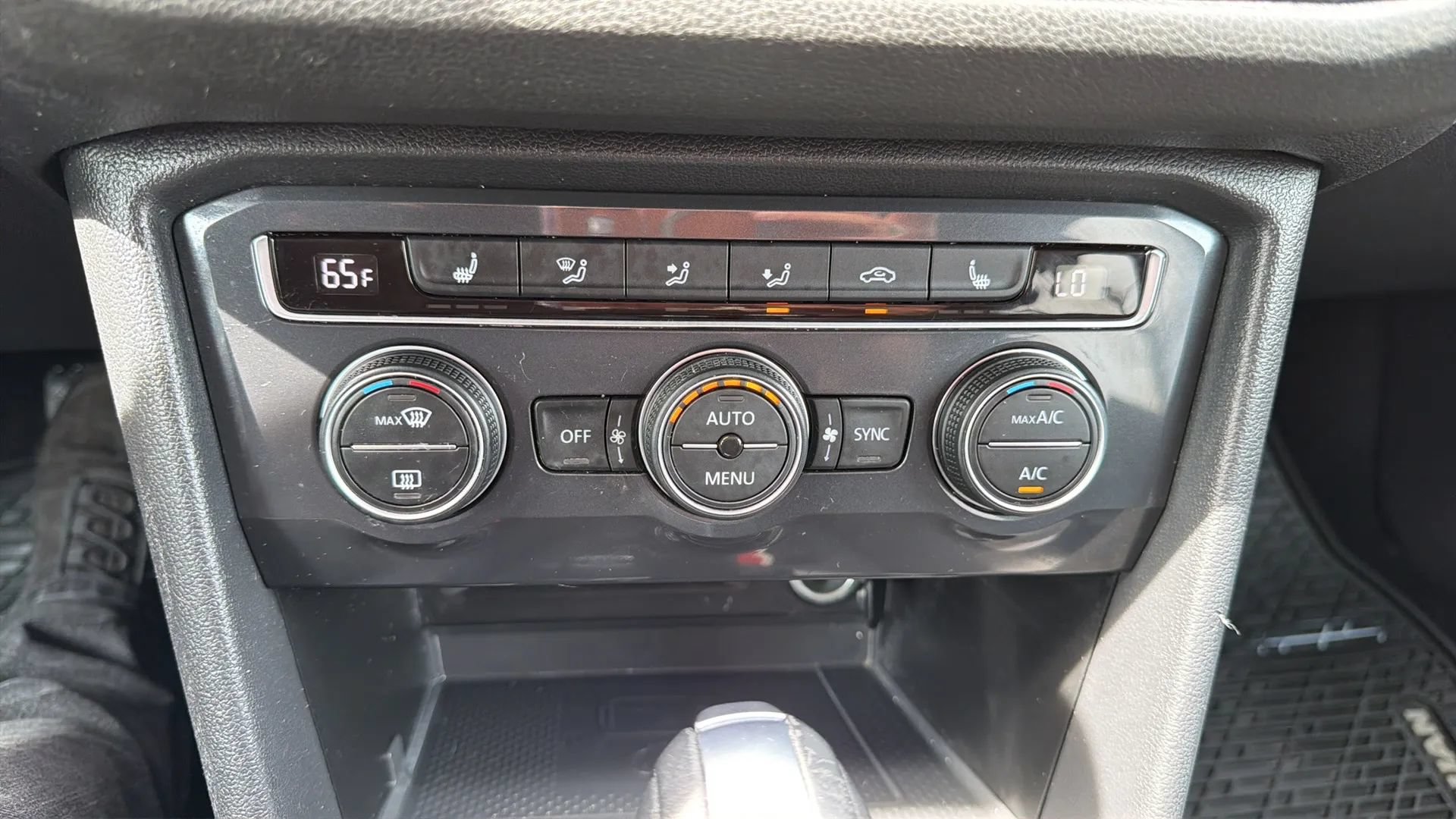 Used 2020 Volkswagen Tiguan SE AWD/4WD image 19