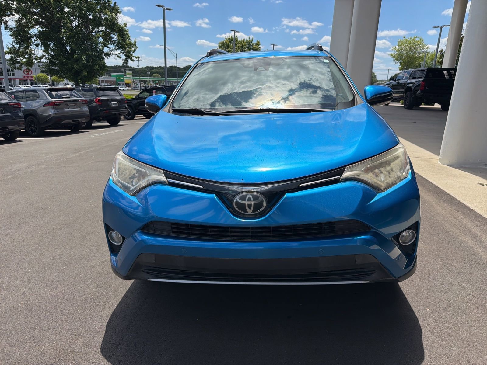 Used 2017 Toyota RAV4 XLE FWD image 1
