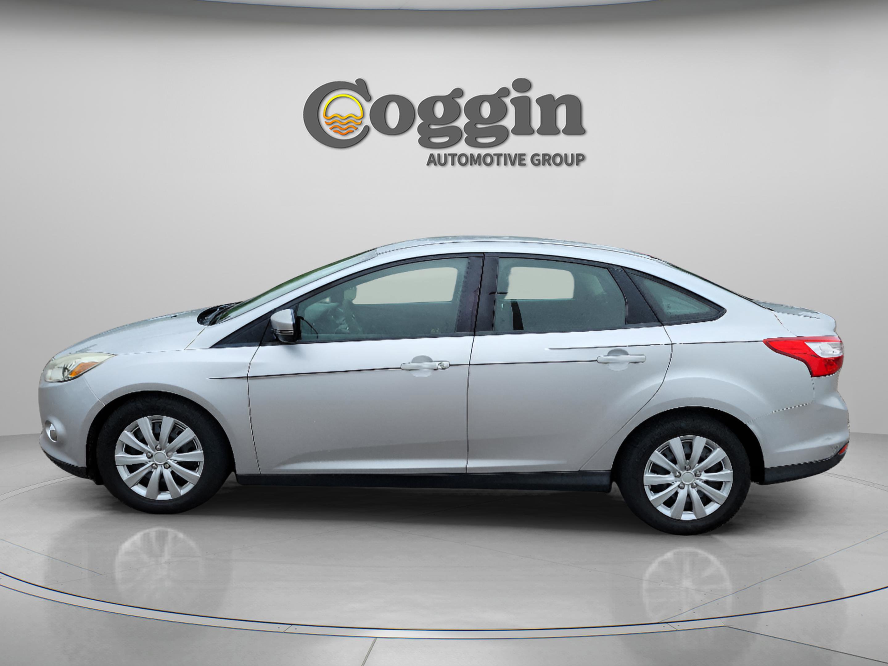 Used 2012 Ford Focus SE FWD image 2