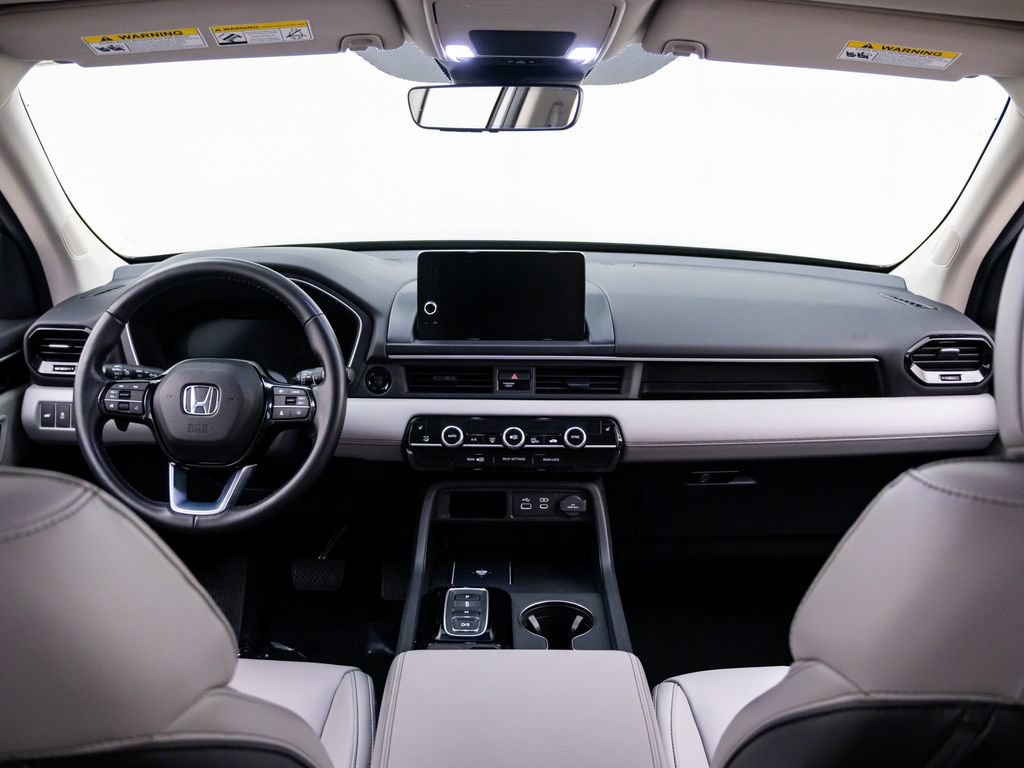Used 2025 Honda Pilot EX-L image 11