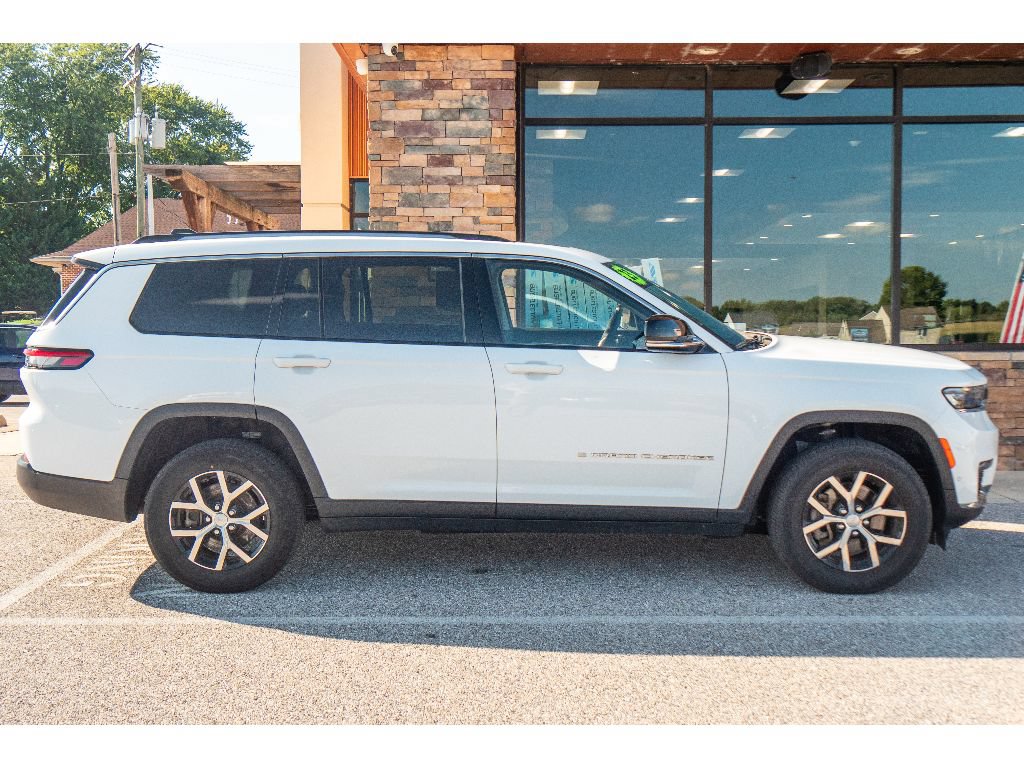 Used 2023 Jeep Grand Cherokee L Limited w/ Luxury Tech Group II AWD/4WD image 2