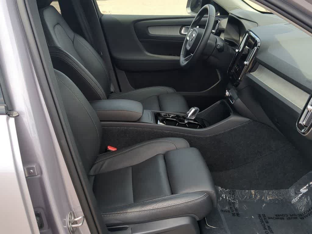 Certified 2026 Volvo XC40 B5 Plus AWD/4WD image 20