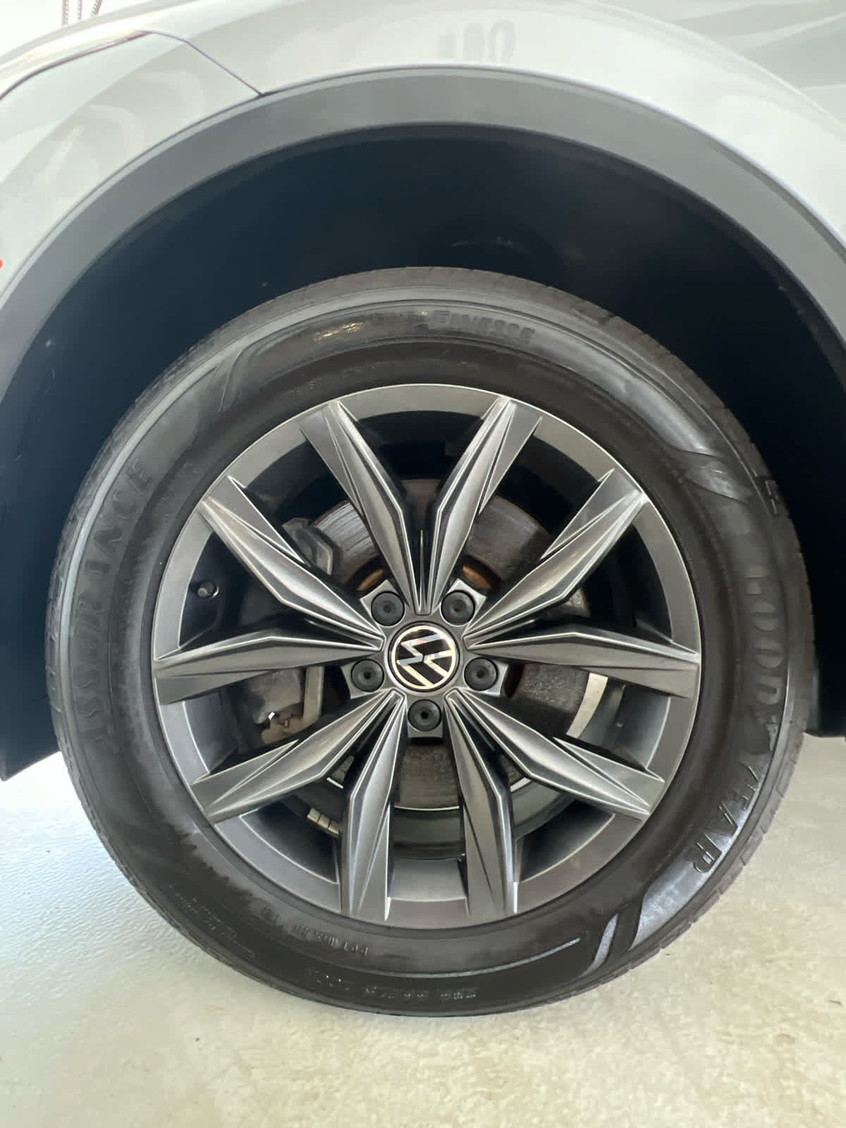 Used 2023 Volkswagen Tiguan SE w/ Panoramic Sunroof Package AWD/4WD image 12