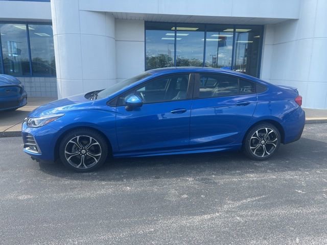 Used 2019 Chevrolet Cruze LT w/ RS Package image 2