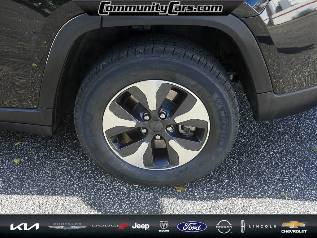 Used 2023 Jeep Grand Cherokee 4WD 4xe image 4