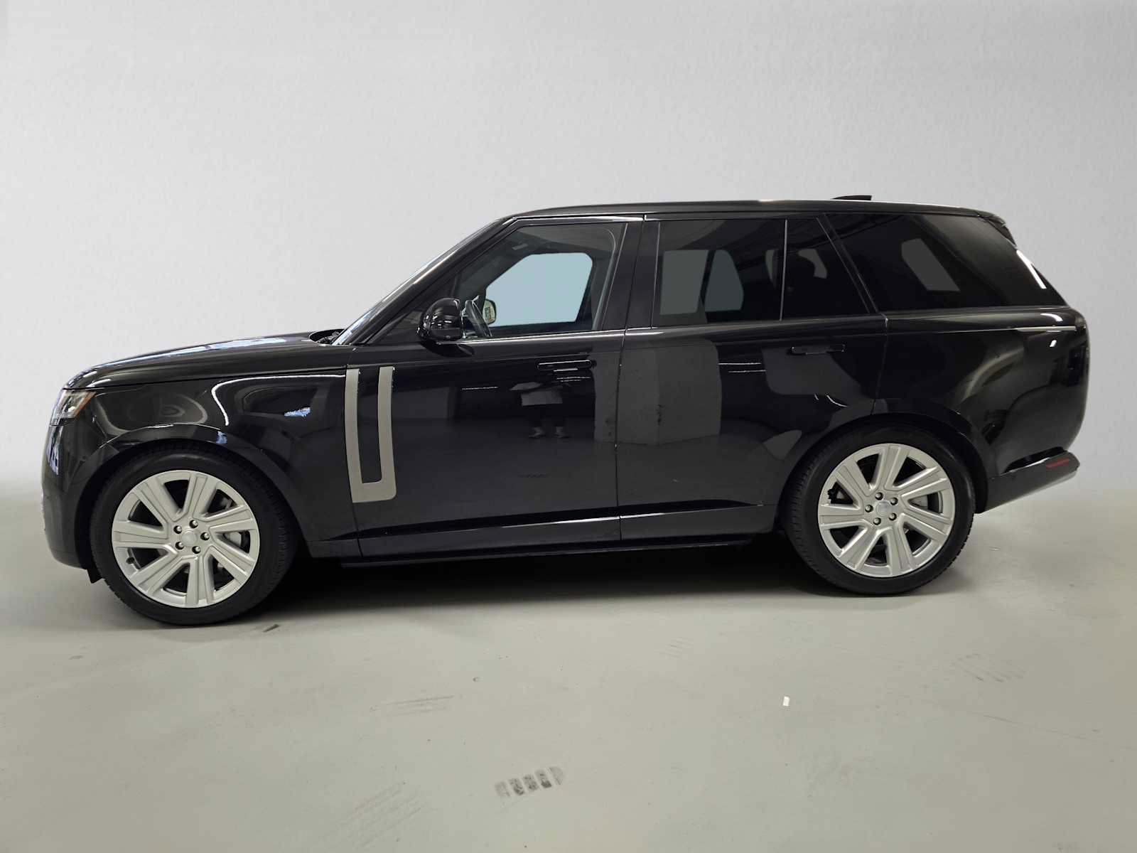 Used 2023 Land Rover Range Rover SE AWD/4WD image 2