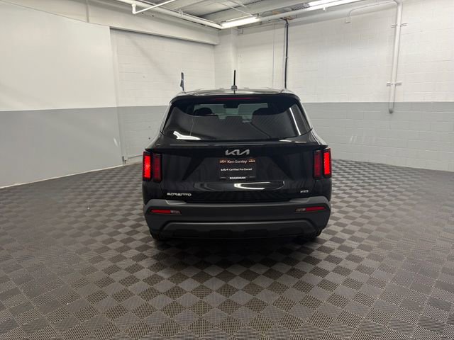 Certified 2023 Kia Sorento LX AWD/4WD image 7