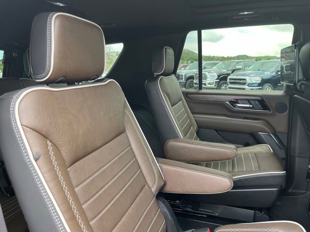 Used 2026 GMC Yukon Denali Ultimate w/ LPO, Illumination Package AWD/4WD image 29