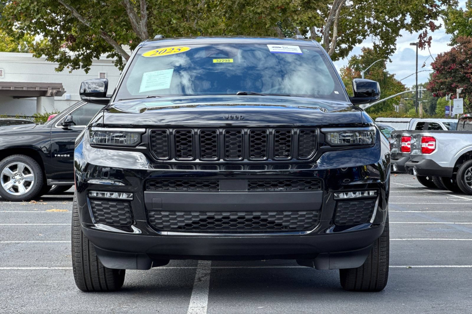 Used 2025 Jeep Grand Cherokee L Limited w/ Black Appearance Package AWD/4WD image 10