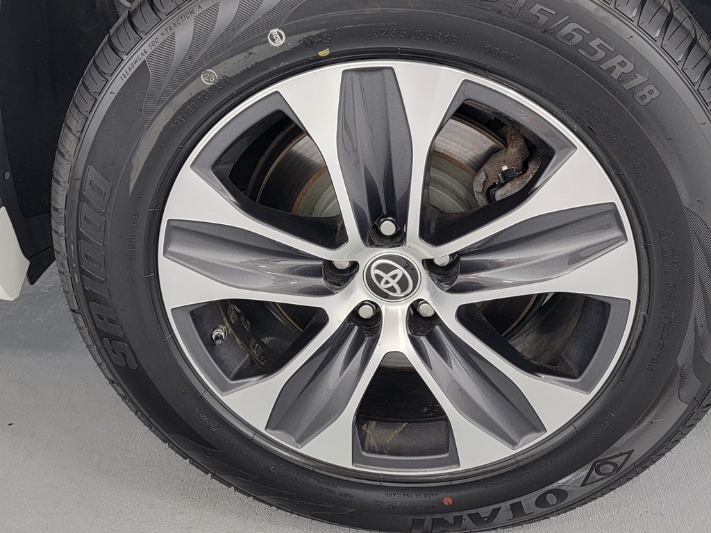 Used 2022 Toyota Highlander XLE AWD/4WD image 10