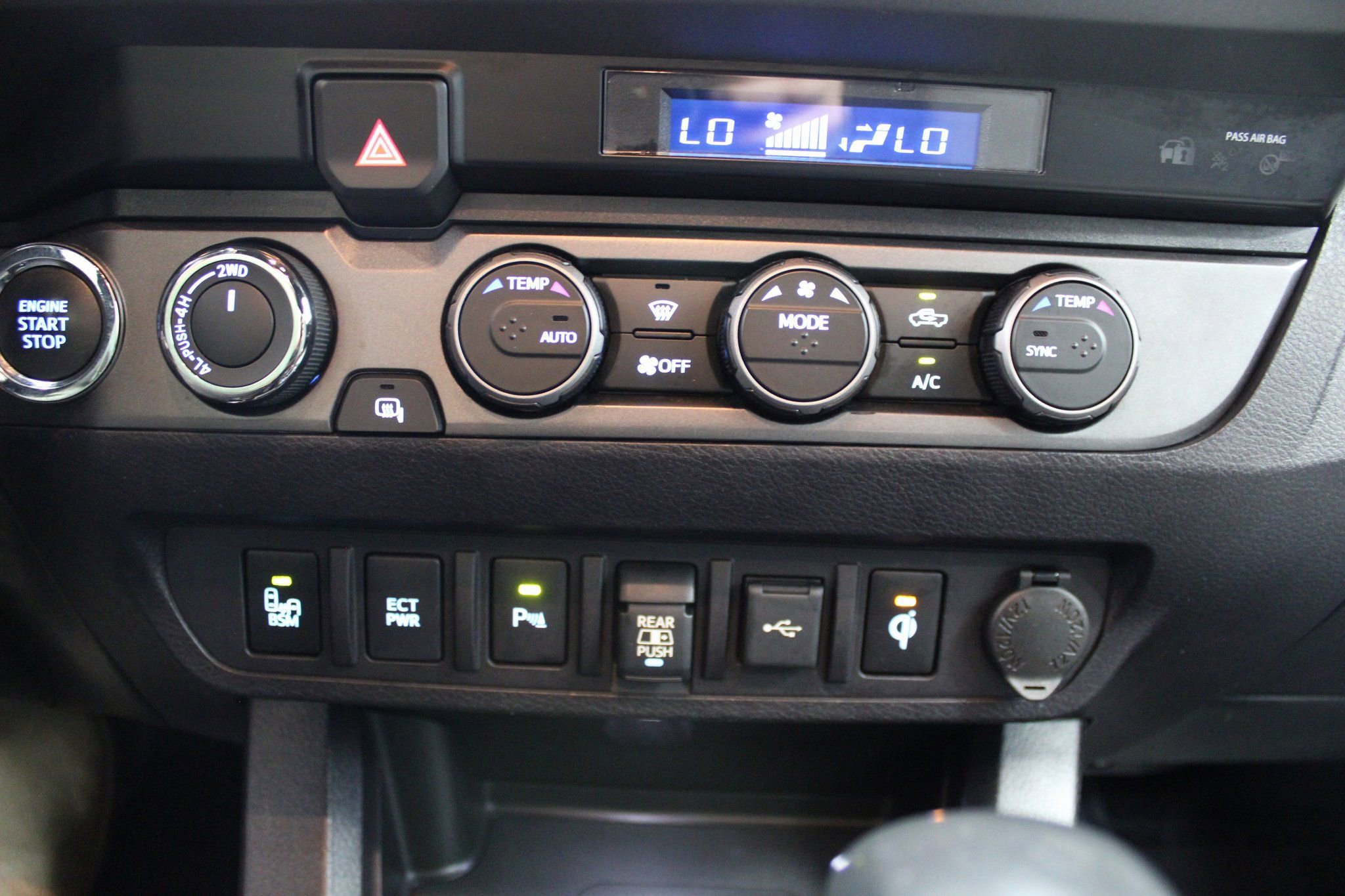Used 2021 Toyota Tacoma TRD Off-Road w/ Technology Package AWD/4WD image 41