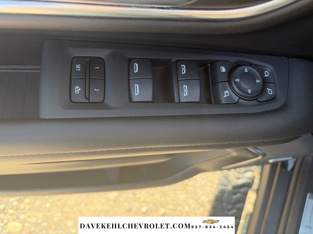 Used 2024 Chevrolet Suburban Z71 w/ Luxury Package AWD/4WD image 9