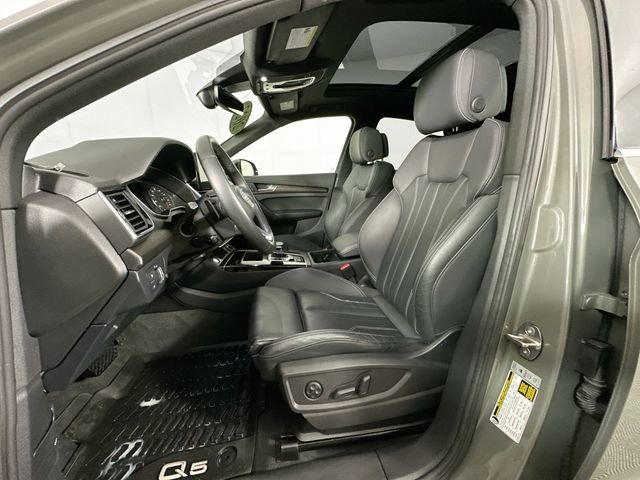 Used 2023 Audi Q5 2.0T Premium w/ Convenience Package AWD/4WD image 4